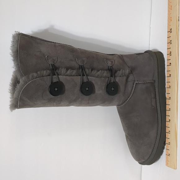UGG BAILEY BUTTON TRIPLET II GREY Leather BOOTS women size 8 - Picture 10 of 13